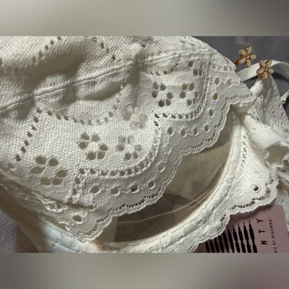 Lace Underwire Bra in White - SXF - Picture 5 of 14